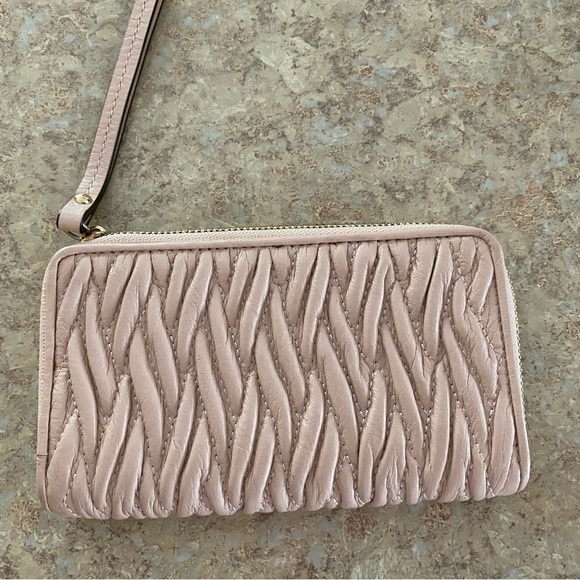 COACH blush color zip around wristlet wallet.  Like new! - Picture 3 of 6